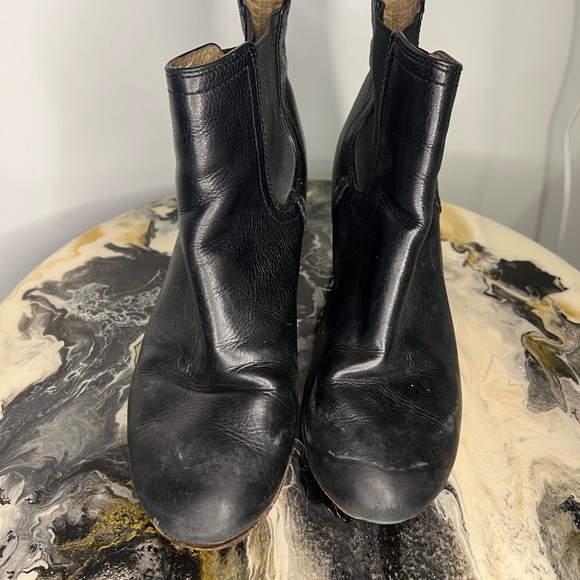 Frye Stella Short Chelsea Black Leather Boot - Picture 4 of 14